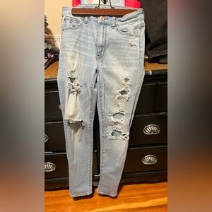 American Eagle Ripped Jeans Size 6 Short